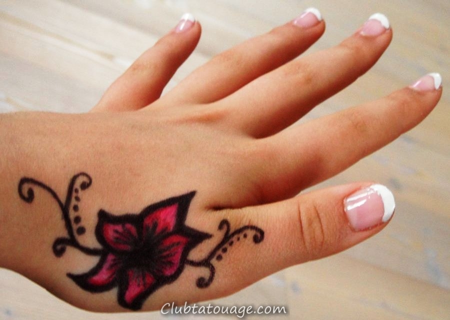 25 idées de petits tatouages ​​pour les femmes