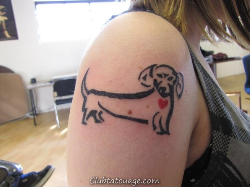 20 petits tatouages ​​chien Idées, dessins et modèles