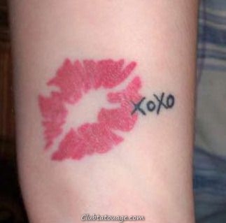 Tatouages ​​pour les femmes de lettres XOXO