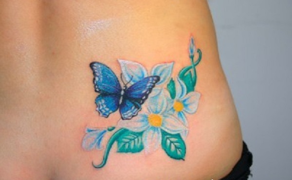 50 tatouages ​​de papillons avec des fleurs pour les femmes