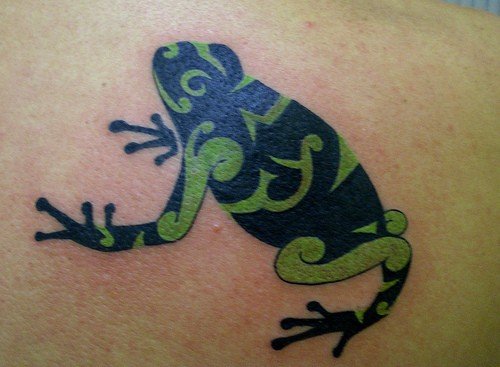 Dessins tribaux de tatouages ​​de grenouille