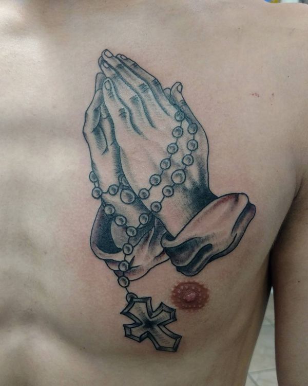 Idées de tatouage des mains en prière
