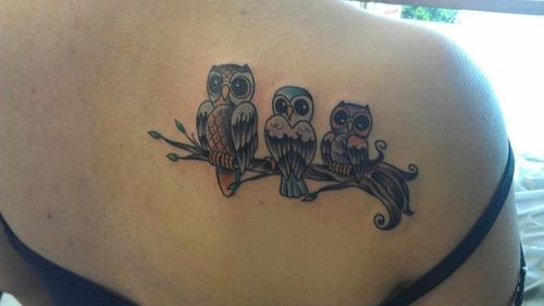 Adorable 3 petits tatouages ​​d'oiseaux dans des styles différents