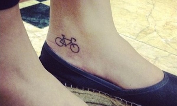 100 petits modèles de tatouage mignon pour les pieds des filles