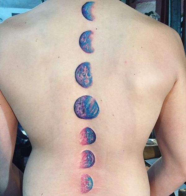 Tatouages ​​mystérieux de la lune, du soleil et des étoiles