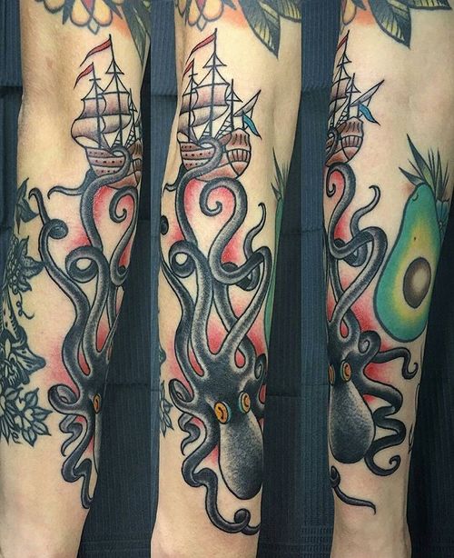 Tatouages ​​Octopus et bateau et significations Kraken