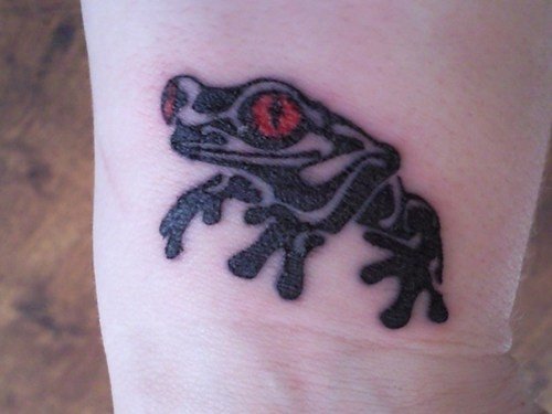 Dessins tribaux de tatouages ​​de grenouille