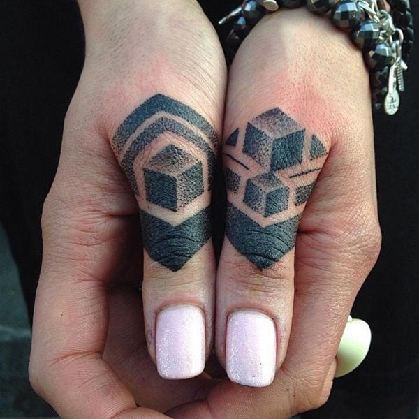 Les tatouages ​​de doigt fabuleux qui sont incroyablement populaires