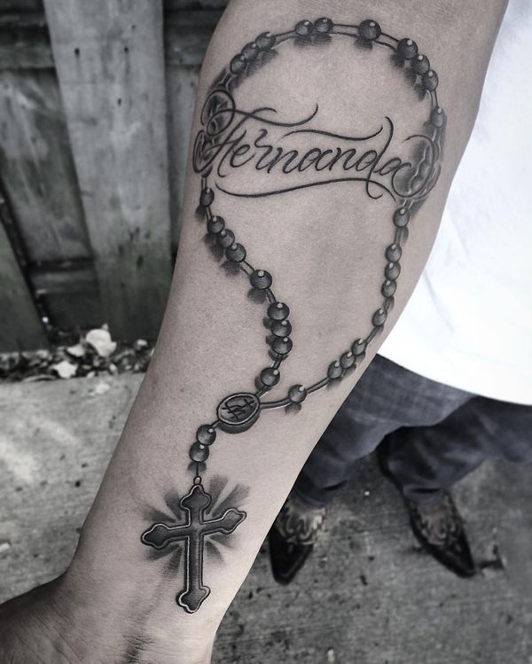 Idées de tatouage Rosaire et leur symbolisme profond