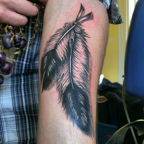 Expressions de tatouage expressif de plume d'aigle