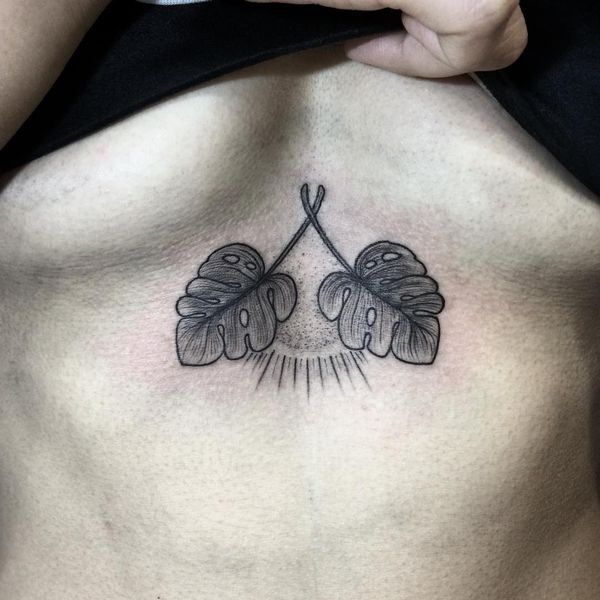 Idées de conception de tatouage Underboob, sous le tatouage de la poitrine