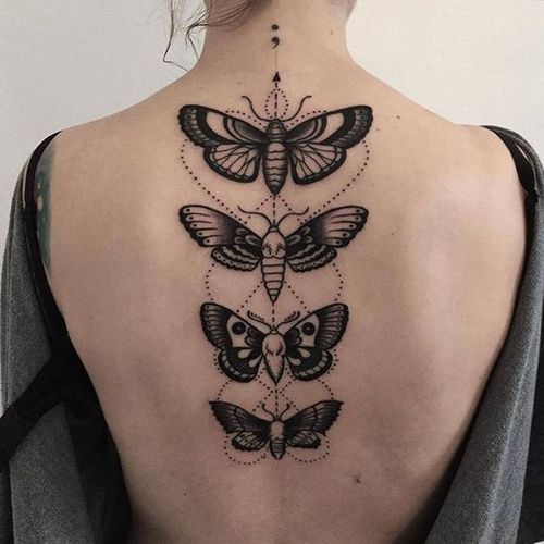 Tatouages ​​étonnants de papillons tribaux