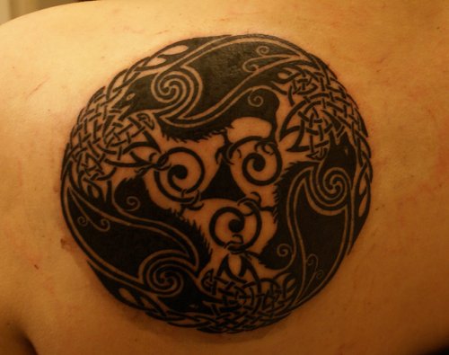 44 tatouages ​​de corbeau celtique