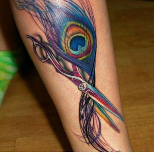Idées de beau tatouage de paon avec des plumes