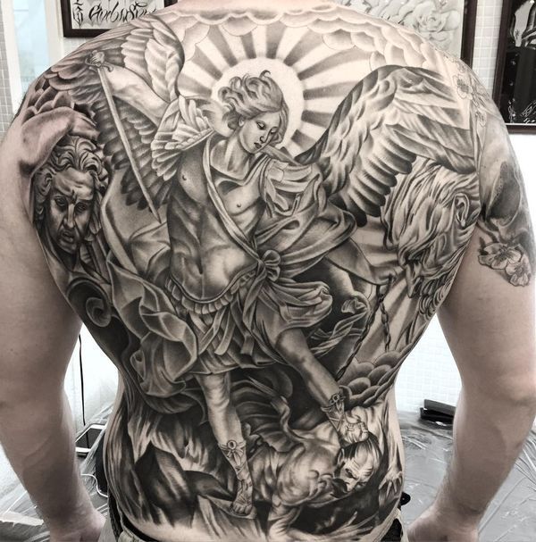 Intéressant tatouages ​​St. Michael avec des significations fortes