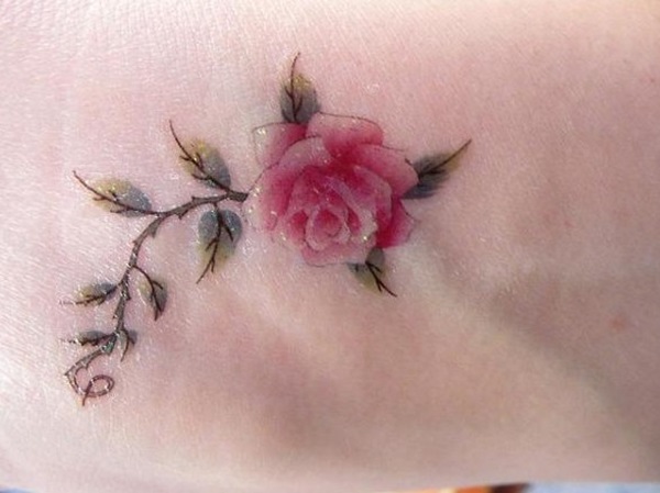 35 beaux dessins et significations de tatouage de rose