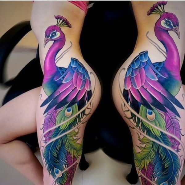 Paon incroyable avec des idées de tatouage de plume pour les hommes et les femmes