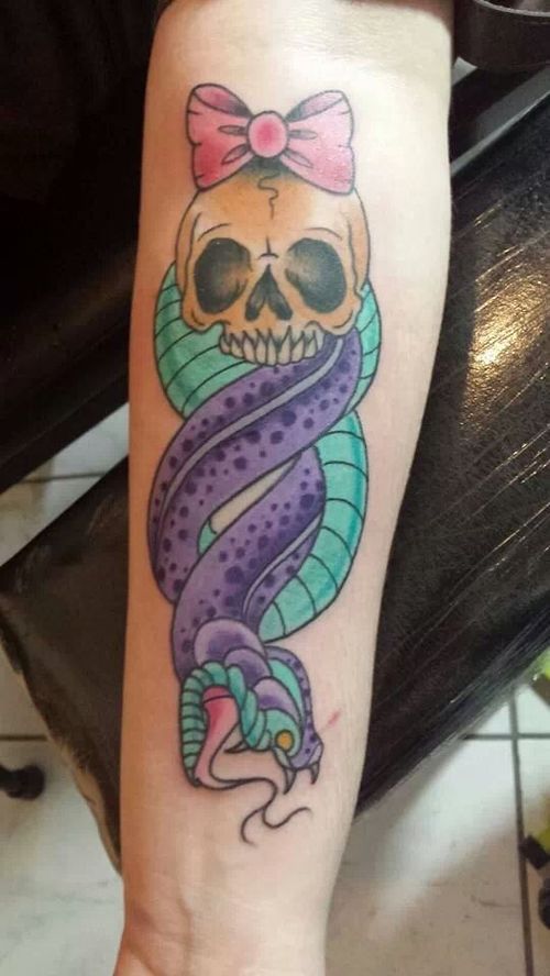 Dessins superbes de tatouages ​​de crâne et de serpent