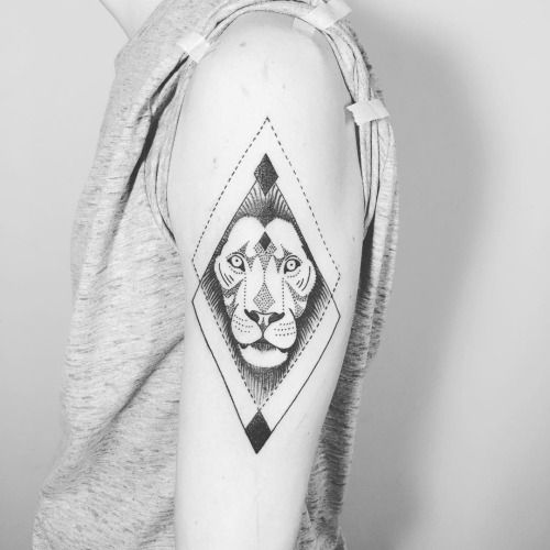 Les idées de tatouage de l'épaule du lion