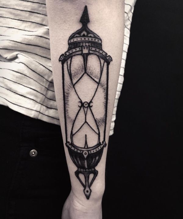 45 conceptions de tatouage de sablier avec le symbolisme