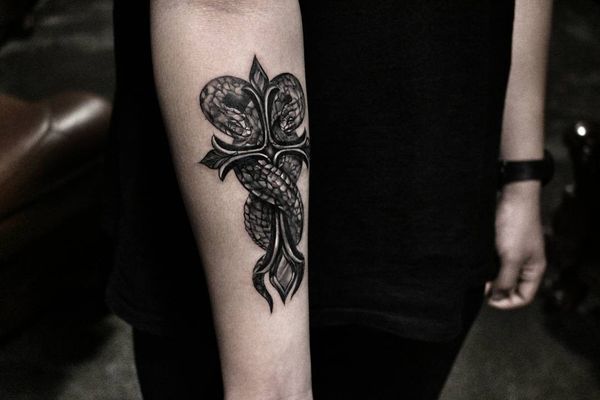 Dessins de tatouage croisés étonnants pour les hommes et les femmes