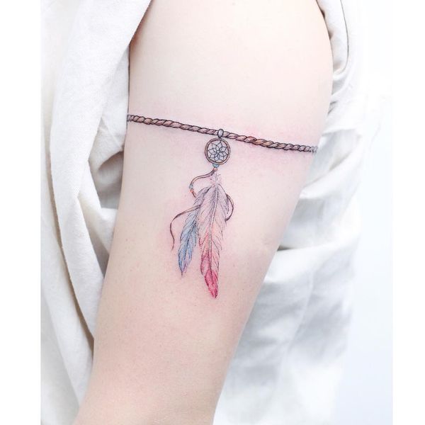 Des conceptions de tatouage de plumes avec des significations