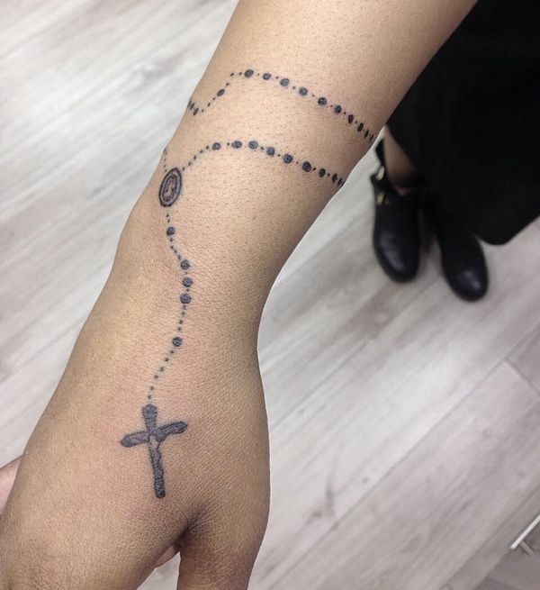 Idées de tatouage Rosaire et leur symbolisme profond