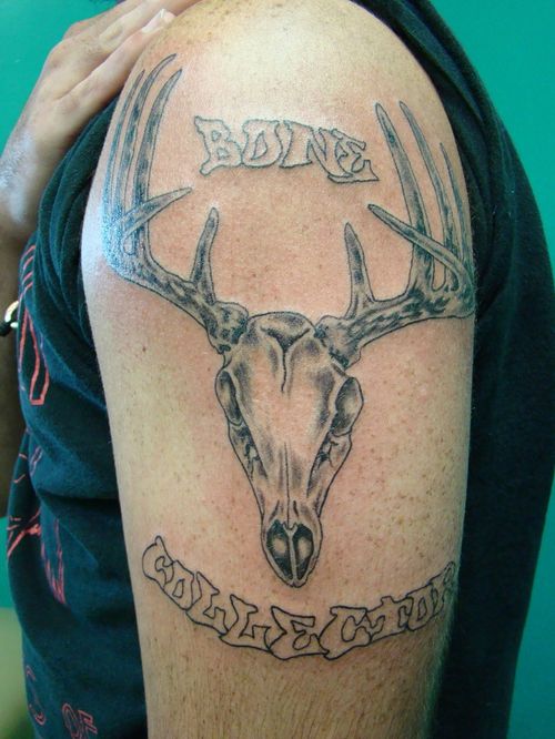 30 dessins de tatouages ​​de crâne de cerf avec le sens