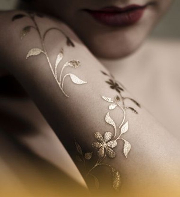 80 concepts fascinants de tatouage d'encre métallique brillante