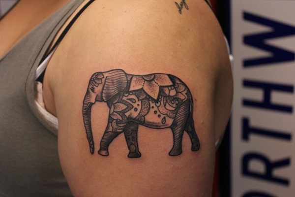 85 conceptions de tatouage mignon et petit éléphant