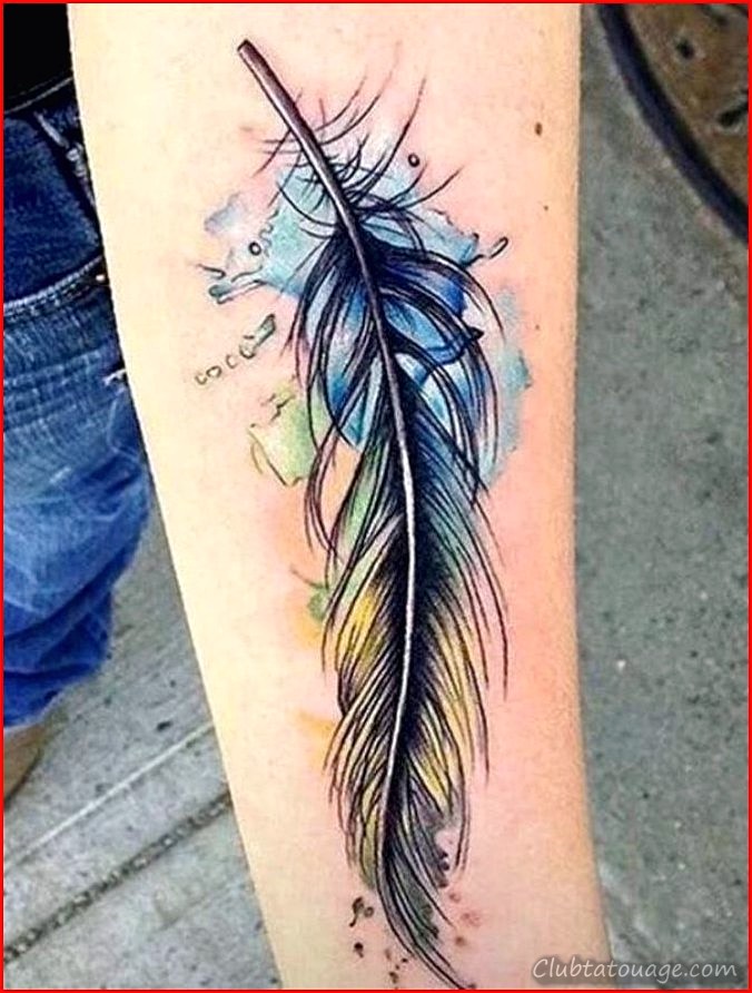 Modèle petits tatouages et oiseaux de plumes pour femmes