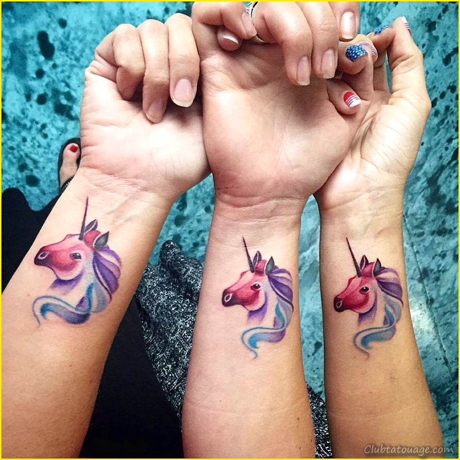 Petite amitié tatouage