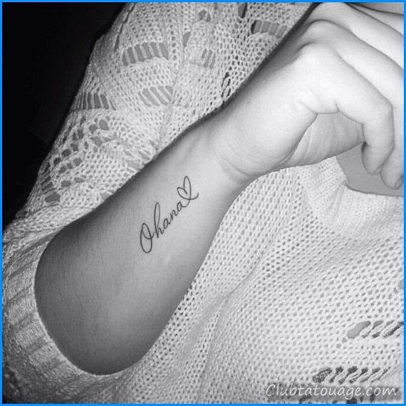 Tatouages femmes écrivant sur leurs bras et leurs avant-bras