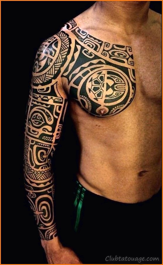 Homme de tatouage polynésien