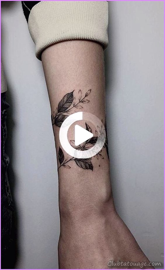 Petits tatouages sur le bras - un tatouage féminin mais toujours masculin