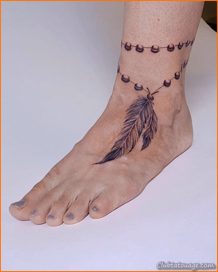 Bracelet avec plumes bras de tatouage homme