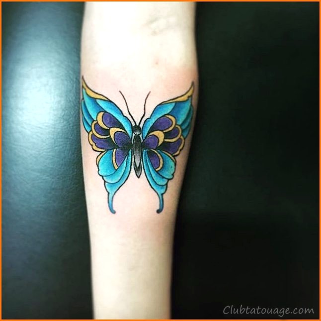 Barbie papillon avec des tatouages sur ses bras