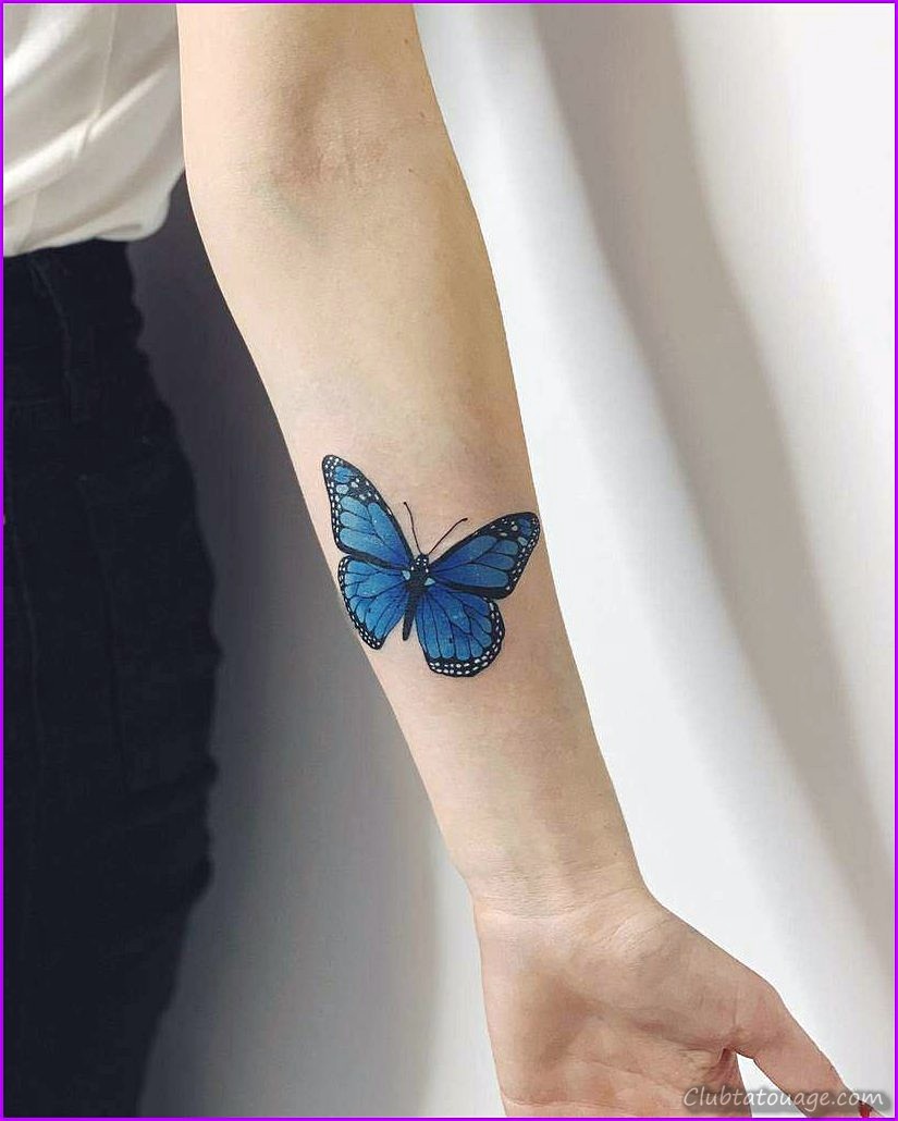 Barbie papillon avec des tatouages sur ses bras