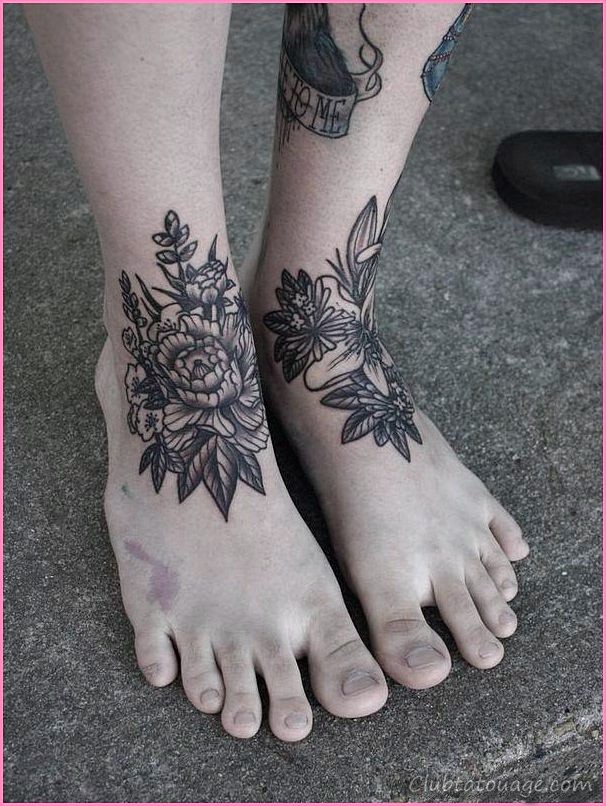 La plus belle femme de tatouages peut obtenir sont ceux sur ses chevilles